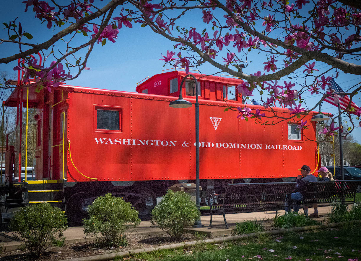 Red-Caboose-01.jpg
